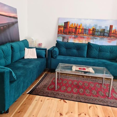 Nana-Eg-80M2 Sanierter Altbau-Parkplatz-Kleiner Garten-Wlan-Netflix-2Zimmer-Kueche-Dusche-Wanne-Waschmaschine Oberhausen  Esterno foto