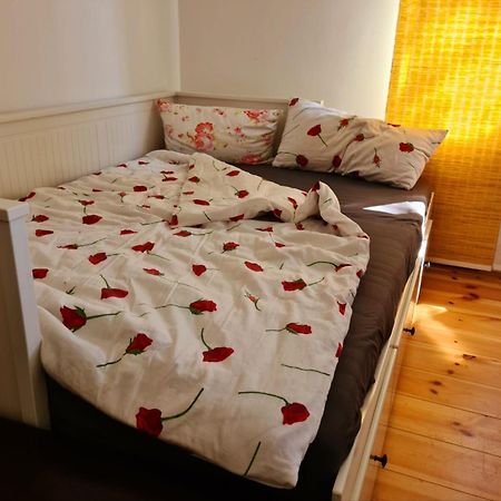 Nana-Eg-80M2 Sanierter Altbau-Parkplatz-Kleiner Garten-Wlan-Netflix-2Zimmer-Kueche-Dusche-Wanne-Waschmaschine Oberhausen  Esterno foto