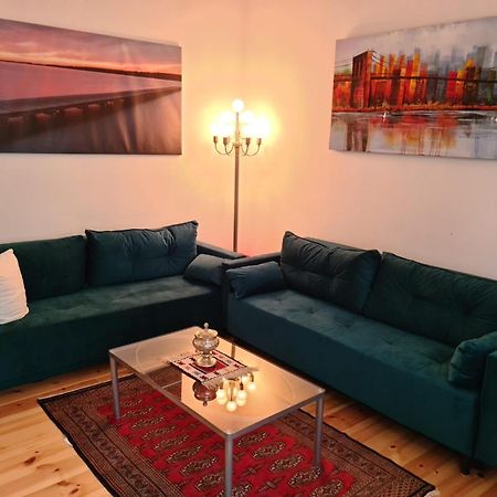 Nana-Eg-80M2 Sanierter Altbau-Parkplatz-Kleiner Garten-Wlan-Netflix-2Zimmer-Kueche-Dusche-Wanne-Waschmaschine Oberhausen  Esterno foto