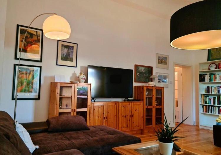 Nana-Eg-80M2 Sanierter Altbau-Parkplatz-Kleiner Garten-Wlan-Netflix-2Zimmer-Kueche-Dusche-Wanne-Waschmaschine Oberhausen  Esterno foto