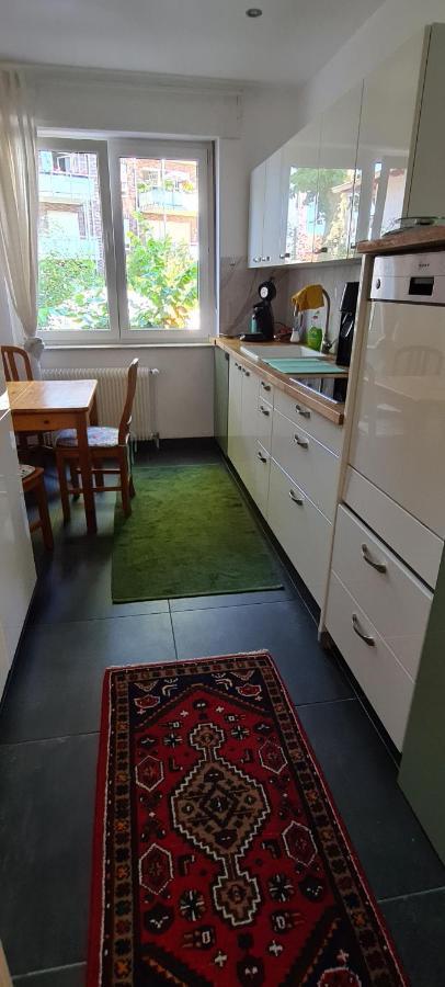 Nana-Eg-80M2 Sanierter Altbau-Parkplatz-Kleiner Garten-Wlan-Netflix-2Zimmer-Kueche-Dusche-Wanne-Waschmaschine Oberhausen  Esterno foto