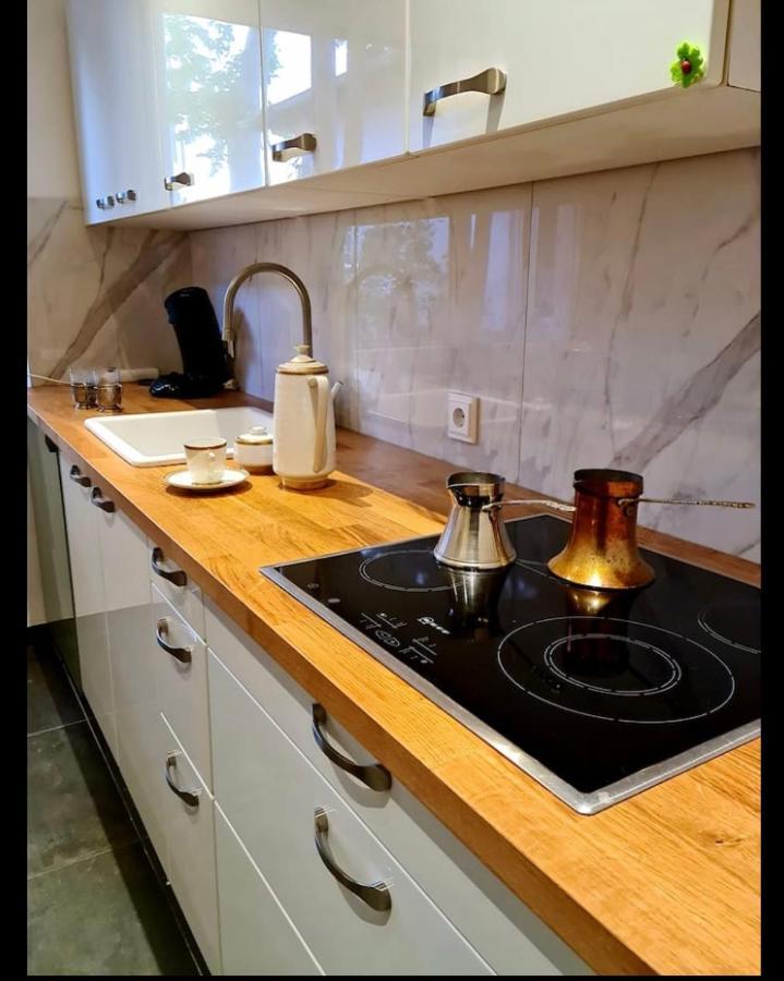 Nana-Eg-80M2 Sanierter Altbau-Parkplatz-Kleiner Garten-Wlan-Netflix-2Zimmer-Kueche-Dusche-Wanne-Waschmaschine Oberhausen  Esterno foto