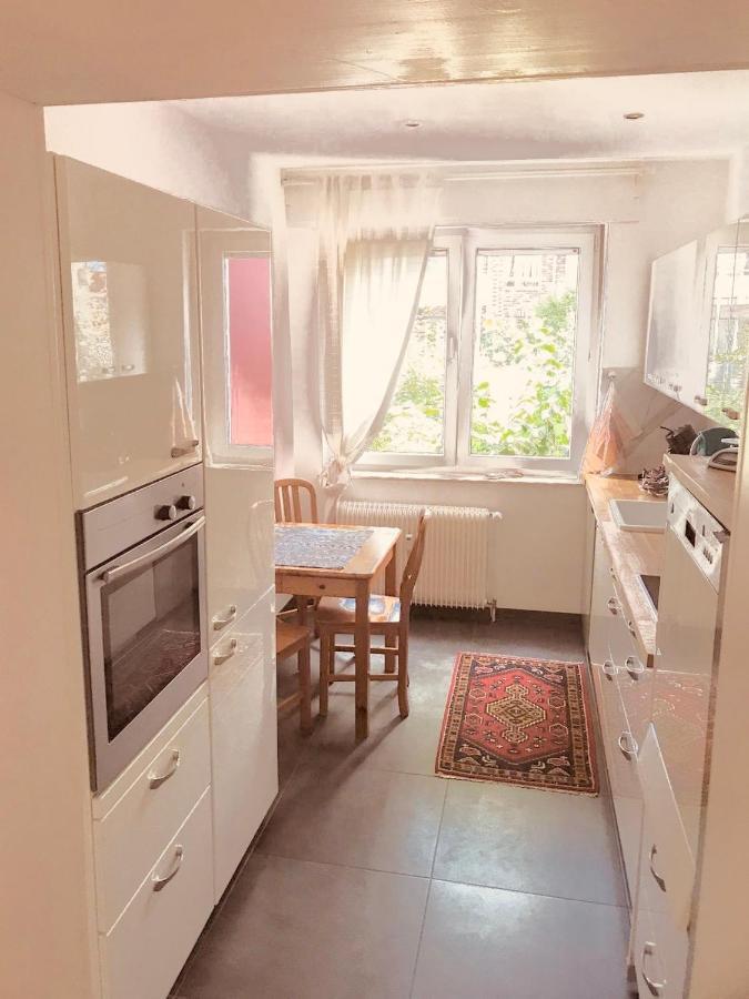 Nana-Eg-80M2 Sanierter Altbau-Parkplatz-Kleiner Garten-Wlan-Netflix-2Zimmer-Kueche-Dusche-Wanne-Waschmaschine Oberhausen  Esterno foto