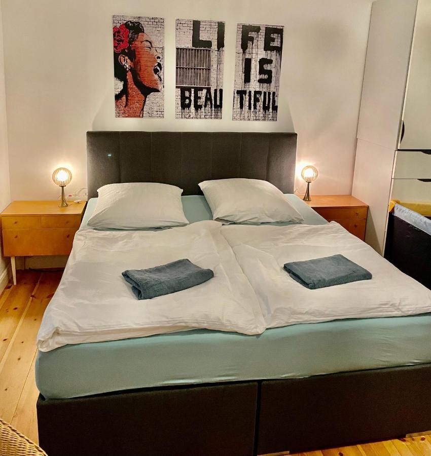 Nana-Eg-80M2 Sanierter Altbau-Parkplatz-Kleiner Garten-Wlan-Netflix-2Zimmer-Kueche-Dusche-Wanne-Waschmaschine Oberhausen  Esterno foto