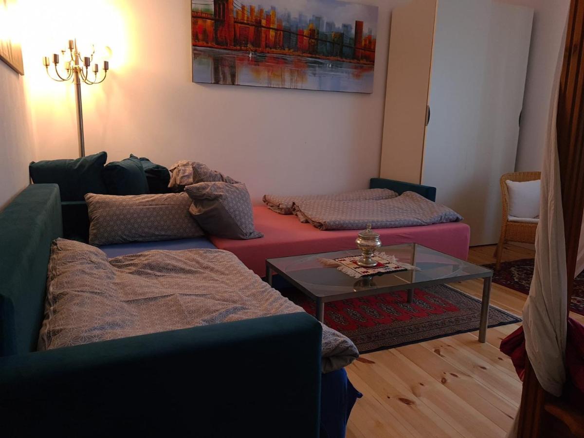 Nana-Eg-80M2 Sanierter Altbau-Parkplatz-Kleiner Garten-Wlan-Netflix-2Zimmer-Kueche-Dusche-Wanne-Waschmaschine Oberhausen  Esterno foto